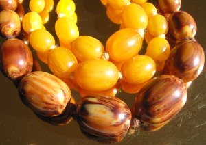 Marbled yellow and caramel Bakelite Beads